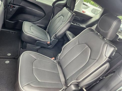 New 2026 Chrysler Pacifica Limited w/ S Appearance Package image 7