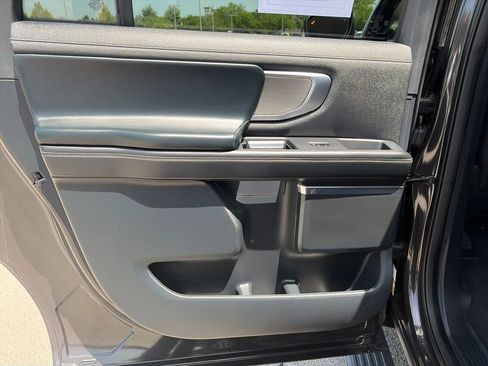 Used 2025 Ford Expedition Max Platinum AWD/4WD image 30