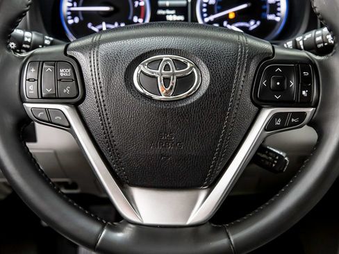 Used 2017 Toyota Highlander Limited FWD image 27