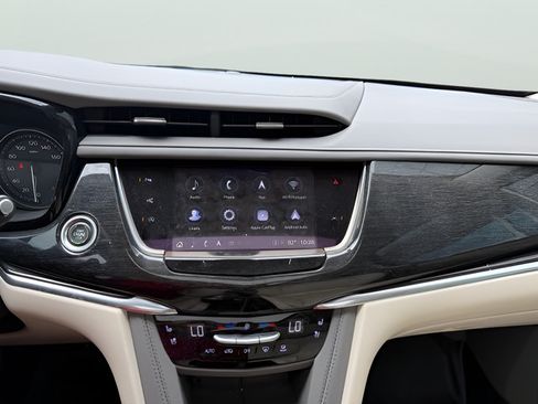Used 2022 Cadillac XT6 Premium Luxury w/ Technology Package FWD image 21