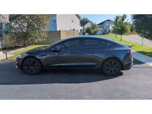 Used 2024 Tesla Model 3 Standard Range RWD image 2