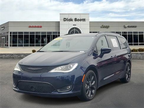 Used 2020 Chrysler Pacifica Limited image 2