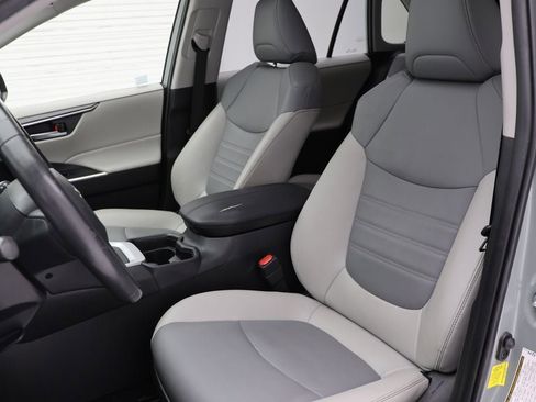 Used 2020 Toyota RAV4 XLE Premium AWD/4WD image 15