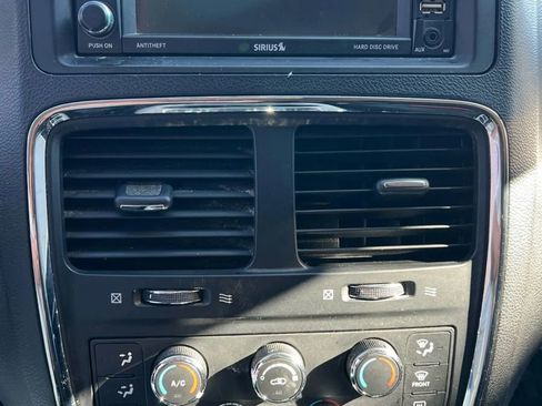 Used 2015 Dodge Grand Caravan SXT w/ Rear Park Assist Package image 17