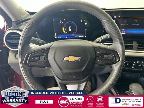 Used 2025 Chevrolet Trax LT FWD image 16