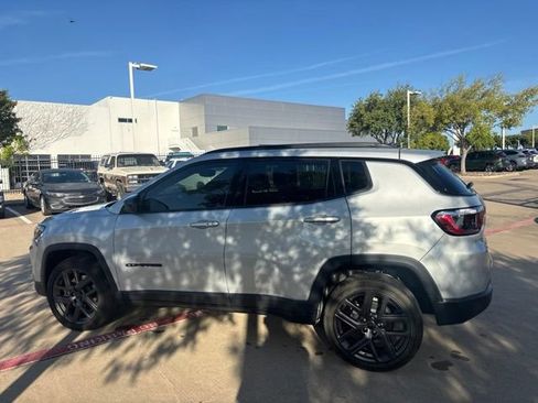 Used 2026 Jeep Compass Latitude AWD/4WD image 8