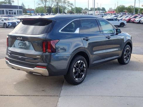 Used 2024 Kia Sorento S AWD/4WD image 16