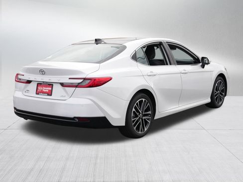 Used 2025 Toyota Camry XLE image 7