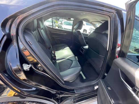 Used 2020 Toyota Camry SE FWD image 18
