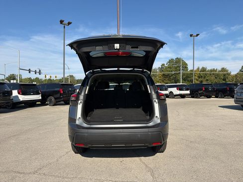 Used 2024 Nissan Rogue S AWD/4WD image 17