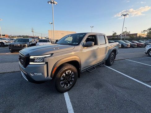 Used 2024 Nissan Frontier PRO-4X w/ Technology Package AWD/4WD image 8
