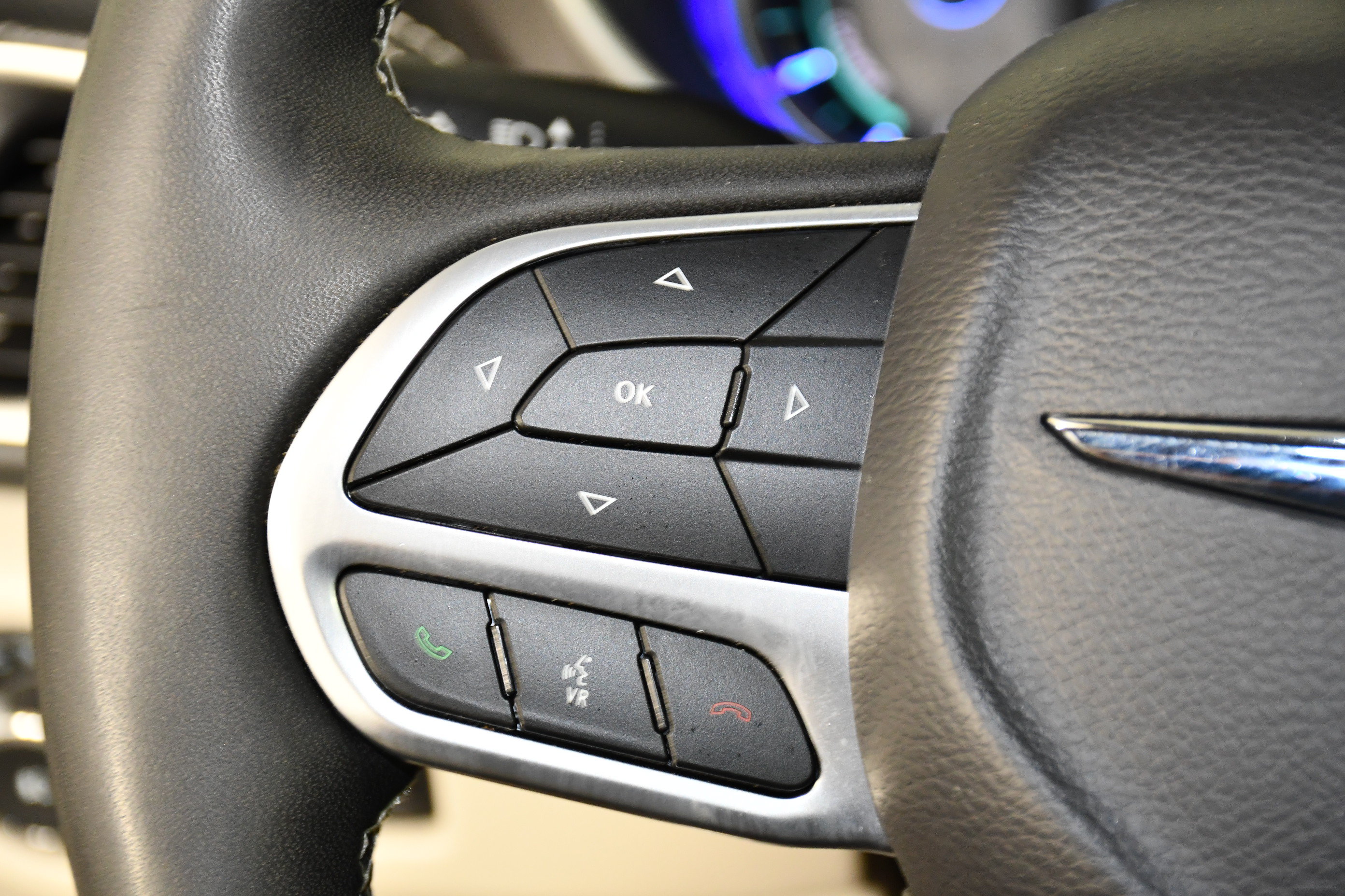 Used 2024 Chrysler Pacifica Limited FWD image 19