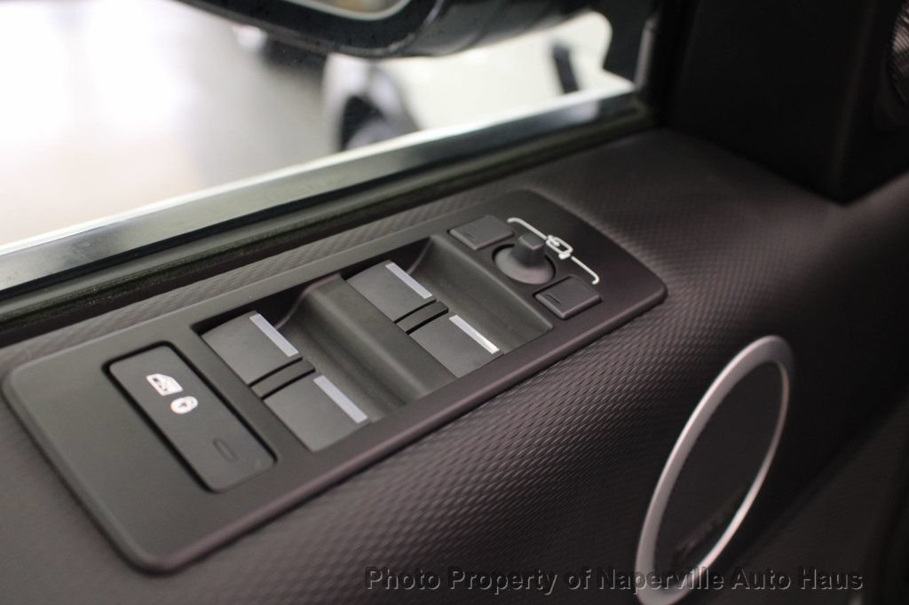 Used 2025 Land Rover Discovery Dynamic SE AWD/4WD image 9