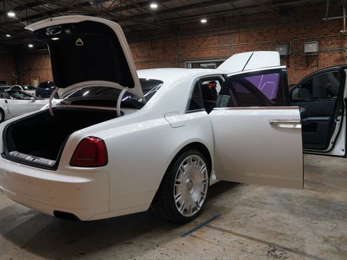Used 2015 Rolls-Royce Ghost image 27