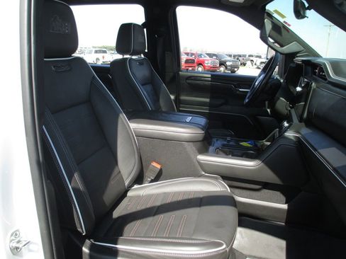 Used 2025 GMC Sierra 2500 AT4X w/ AT4X AEV Edition image 26