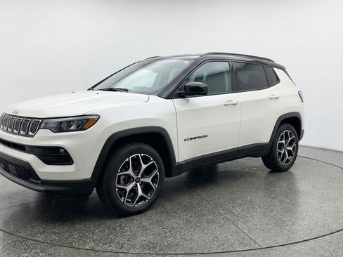 Used 2025 Jeep Compass Limited image 3