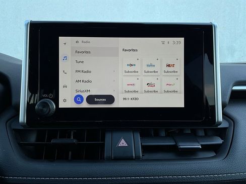 Used 2025 Toyota RAV4 XLE image 30