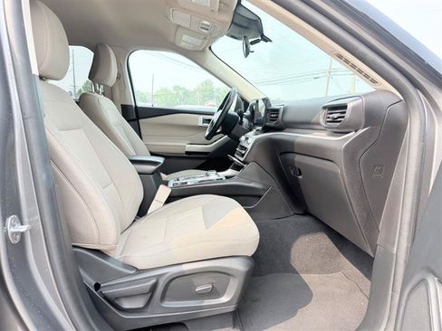 Used 2023 Ford Explorer XLT AWD/4WD image 29