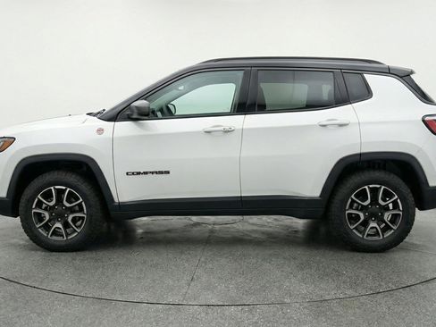 Used 2025 Jeep Compass Trailhawk AWD/4WD image 5