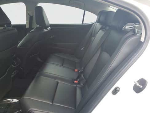 Used 2025 Lexus ES 300h w/ Premium Package FWD image 13