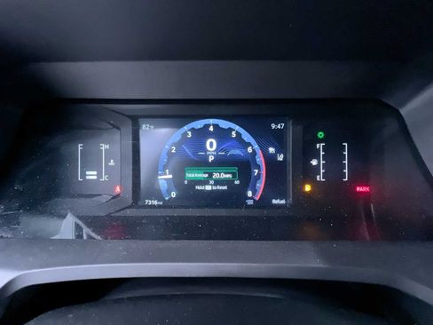 Used 2025 Toyota Tacoma SR5 AWD/4WD image 22
