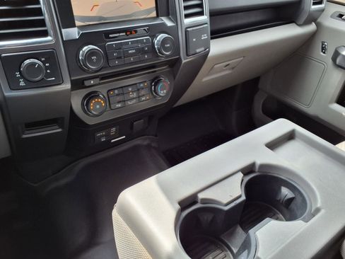 Used 2015 Ford F150 XLT w/ Equipment Group 302A Luxury AWD/4WD image 25