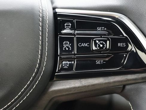 Used 2023 Jeep Grand Cherokee Overland w/ Luxury Tech Group IV AWD/4WD image 21