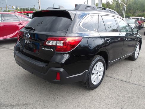 Used 2018 Subaru Outback 2.5i Premium AWD/4WD image 7