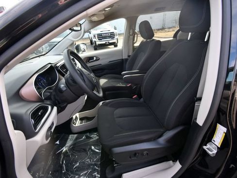 Used 2024 Chrysler Voyager LX FWD image 14