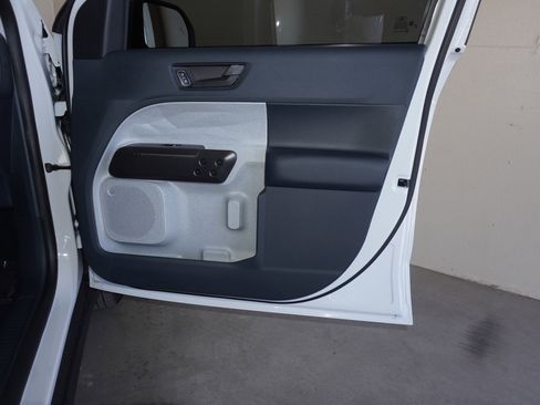 New 2025 Ford Maverick XLT image 41