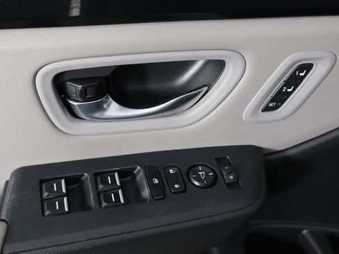 Used 2025 Honda Pilot Touring image 21