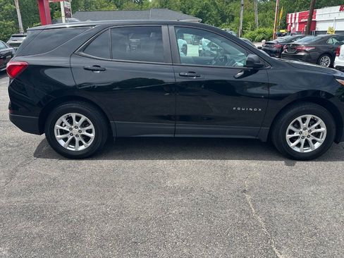 Used 2020 Chevrolet Equinox LS w/ LS Convenience Package AWD/4WD image 3
