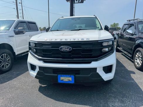 Used 2025 Ford Expedition Active AWD/4WD image 4