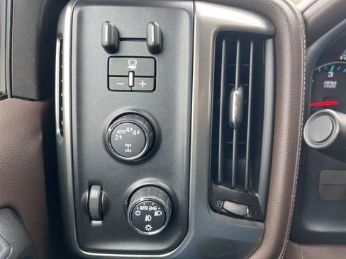 Used 2018 Chevrolet Silverado 1500 LTZ image 24