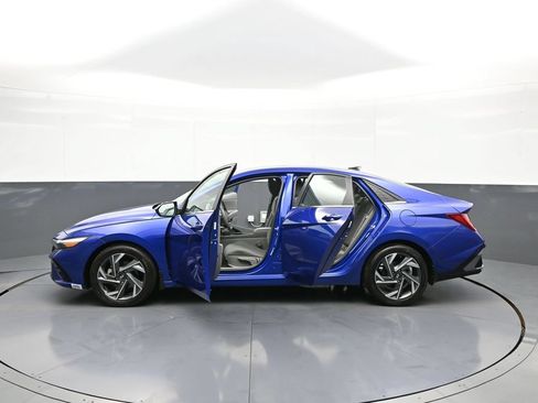 Certified 2024 Hyundai Elantra SEL w/ Convenience Package FWD image 43