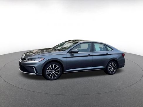 Used 2025 Volkswagen Jetta SE image 10