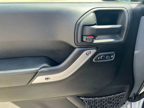 Used 2015 Jeep Wrangler Unlimited Sport image 12