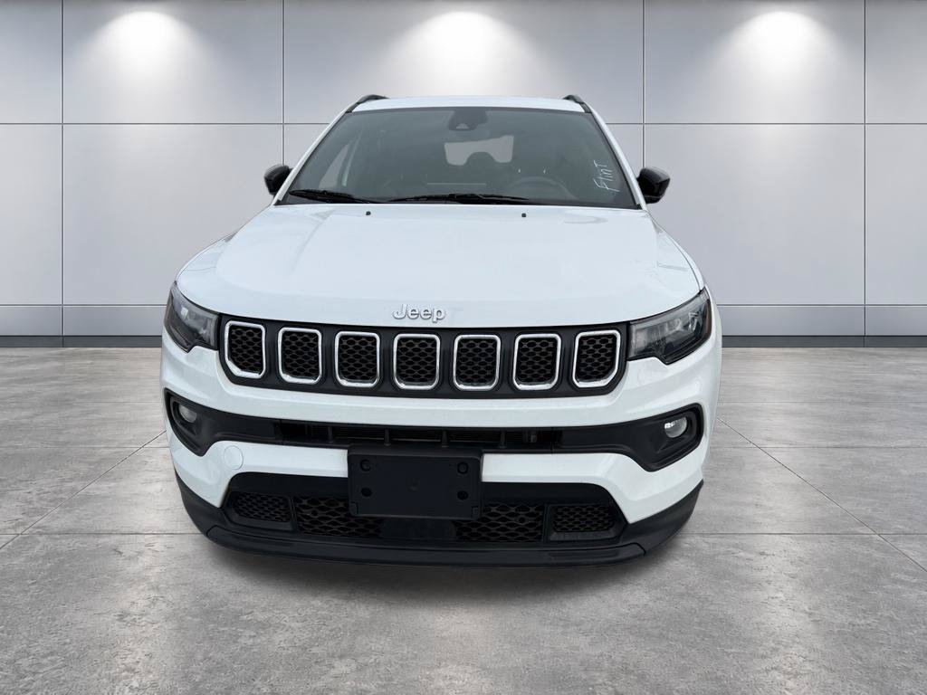 Used 2023 Jeep Compass Latitude AWD/4WD image 32