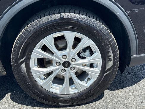 Used 2023 Ford Escape Active w/ Tech Pack #1 AWD/4WD image 9