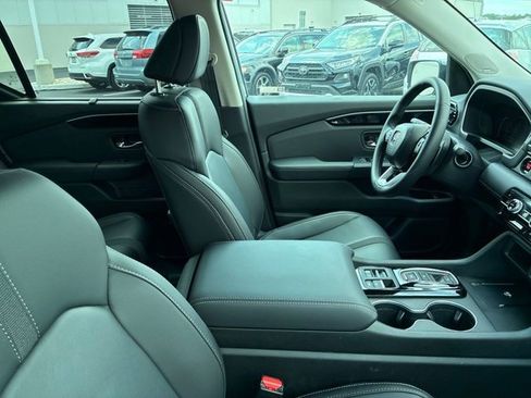 Used 2025 Honda Pilot Touring image 22