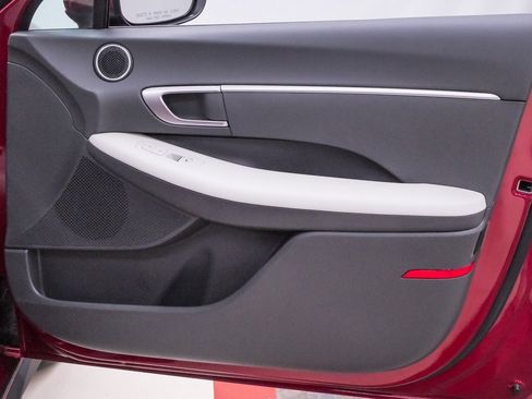 Used 2025 Hyundai Sonata SE image 32