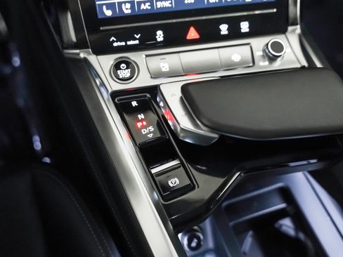 Used 2024 Audi Q8 e-tron Premium Plus w/ Premium Plus Package image 18