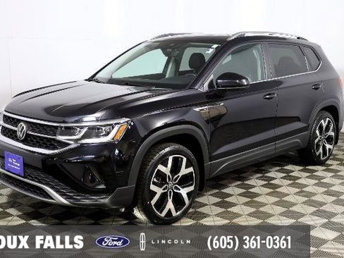 Used 2022 Volkswagen Taos SEL AWD/4WD image 1