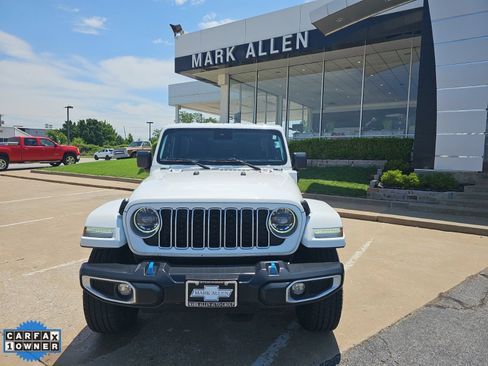 Used 2024 Jeep Wrangler Unlimited Sahara AWD/4WD image 10