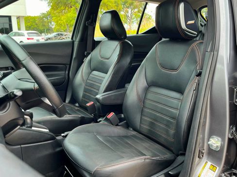 Used 2019 Nissan Kicks SR w/ SR Premium Package FWD image 20