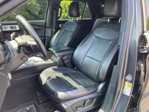 Used 2020 Ford Explorer Limited RWD image 6