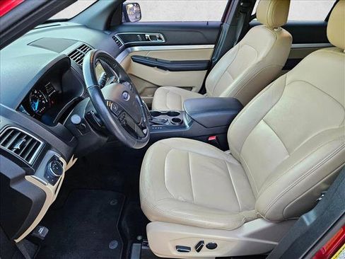 Used 2017 Ford Explorer XLT w/ Equipment Group 202A FWD image 15