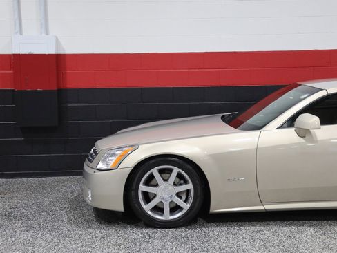 Used 2006 Cadillac XLR image 21