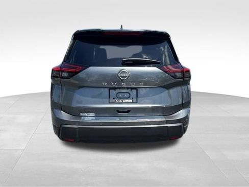 Used 2025 Nissan Rogue SV w/ SV Premium Package FWD image 6