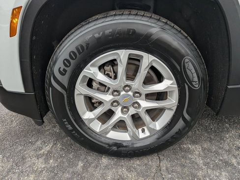 Used 2023 Chevrolet Traverse LS image 27